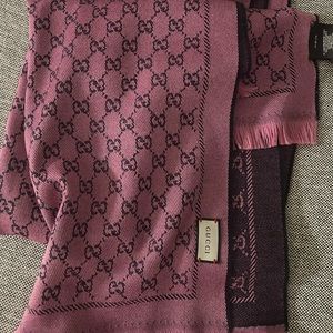 Gucci reversible scarf
